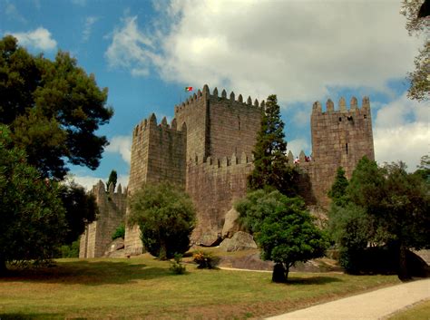 Guimarães castle. Things To Know About Guimarães castle. 